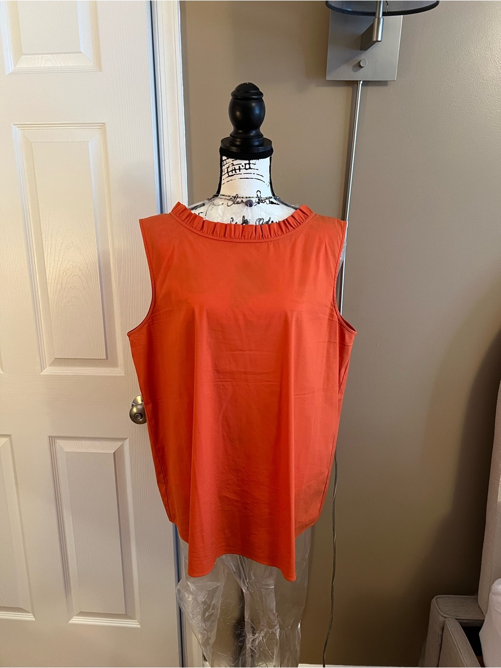 Lafayette Sleeveless V-Back Women's Top - Coral XL
